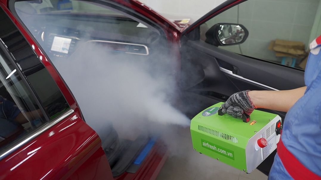 Diệt khuẩn khử mùi tại Toyota Phú Mỹ Hưng bằng thiết bị và dung dịch chuyên dụng của Airfresh